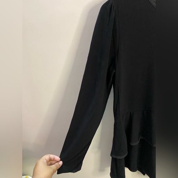 Black top - Picture 2 of 4